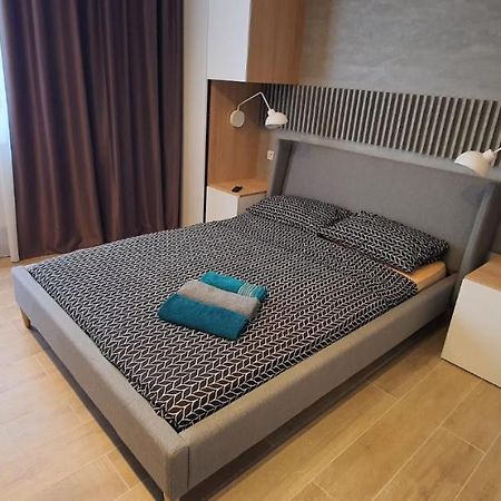 City Center Chic Studio Bukares Bagian luar foto