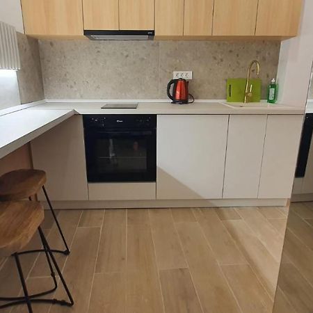 City Center Chic Studio Bukares Bagian luar foto