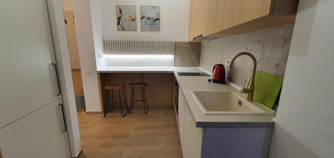 City Center Chic Studio Bukares Bagian luar foto