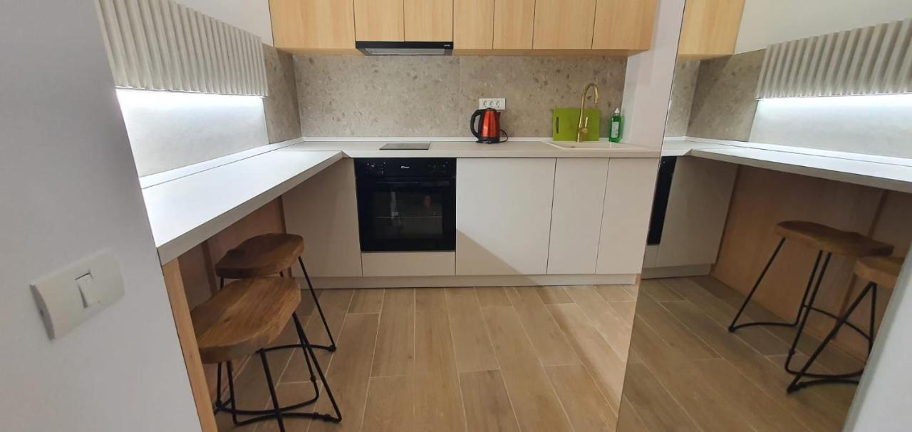 City Center Chic Studio Bukares Bagian luar foto