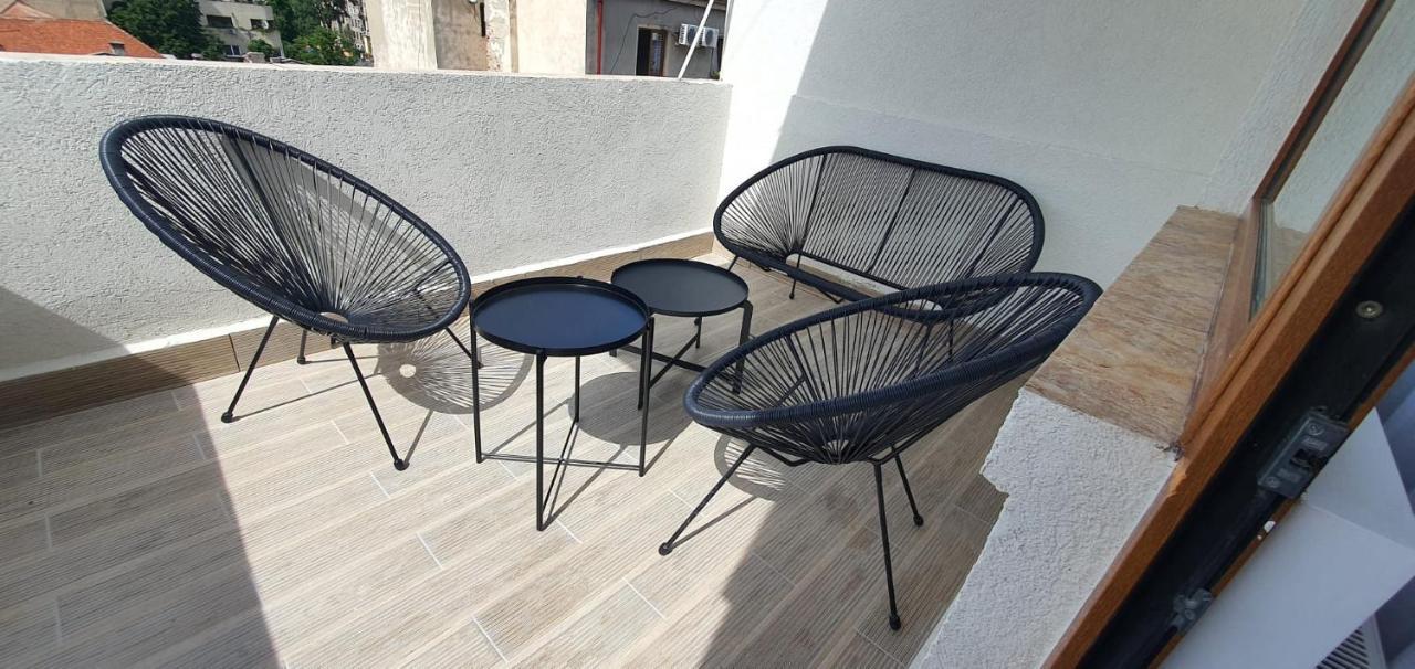 City Center Chic Studio Bukares Bagian luar foto